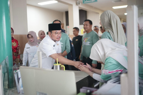 Wakil Wali Kota Palembang, Prima Salam dalam kegiatan pelayanan kesehatan gratis di RSUD Palembang BARI/ist.
