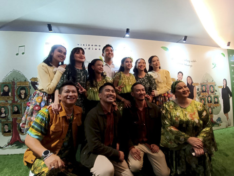 Para pemain Pertunjukan Panggung Musikal Keluarga Cemara, Ciputra Artpreneur, Jakarta Selatan, Rabu (18/6/2025). Foto: Giovanni/kumparan