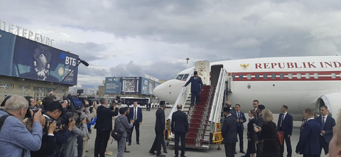 Presiden Prabowo Subianto tiba di Bandara VVIP Bandar Udara Internasional Pulkovo, St. Petersburg, Rusia pada Rabu (18/6/2025). Foto: Luthfi Humam/kumparan