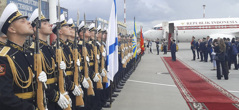 Presiden Prabowo Subianto tiba di Bandara VVIP Bandar Udara Internasional Pulkovo, St. Petersburg, Rusia pada Rabu (18/6/2025). Foto: Luthfi Humam/kumparan