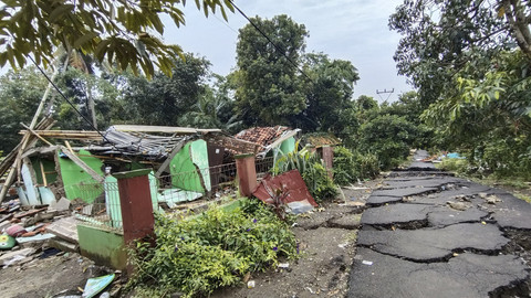 Lokasi tanah bergerak di Kampung Cigintung, Purwakarta, pada Kamis (19/6/2025). Foto: Dok. kumparan