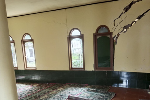 Ratusan rumah rusak akibat pergerakan tanah yang menerjang dua desa di Kecamatan Pagelaran, Kabupaten Cianjur. dok Istimewa