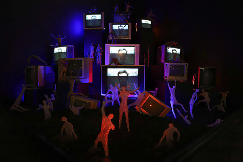 Karya seni yang dipajang di Pameran Jakarta Provoke! 2025 di Pos Bloc, Jakarta, Kamis (19/6/2025). Foto: Iqbal Firdaus/kumparan