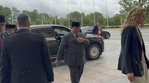 Presiden Prabowo Subianto tiba di Istana Konstantin, St. Petersburg, Rusia dalam rangka kunjungan kenegaraan pada Kamis (19/6/2025). Foto: Luthfi Humam/kumparan