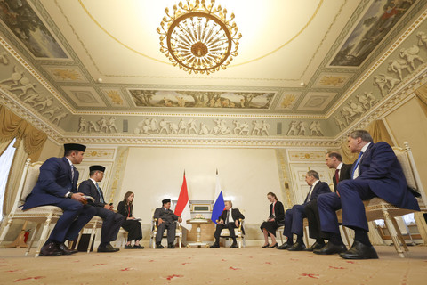 Pertemuan Presiden Prabowo Subianto dengan Presiden Rusia Vladimir Putin di Istana Konstantin, St Petersburg, Rusia pada Kamis (19/6/2025). Foto: Dok. Kantor Istana Konstantinovsky