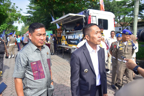 Wali Kota Palembang, Ratu Dewa, saat mengunjungi acara Pesona UMKM dan Kuliner Halal Nusantara 2025/ist.