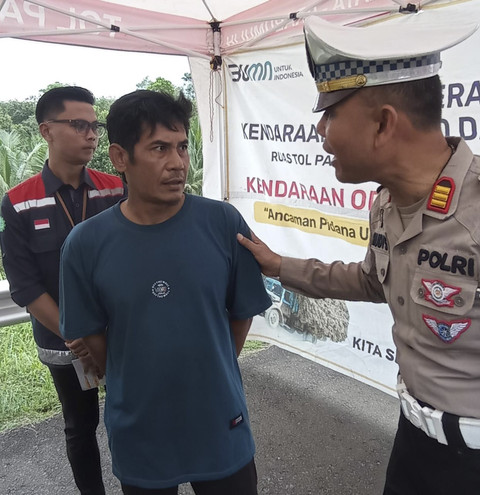Sidak truk ODOL yang digelar PT Hutama Karya (HK) Regional Sumbagsel di Gerbang Tol Indralaya, Ogan Ilir, Rabu (18/6/2025) Foto: kumparan