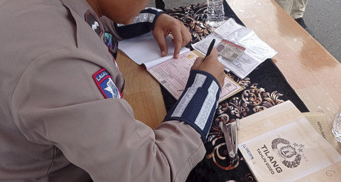 Sidak truk ODOL yang digelar PT Hutama Karya (HK) Regional Sumbagsel di Gerbang Tol Indralaya, Ogan Ilir, Rabu (18/6/2025) Foto: kumparan