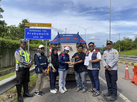 Sidak truk ODOL yang digelar PT Hutama Karya (HK) Regional Sumbagsel di Gerbang Tol Prabumulih, Kamis (19/6/2025). Foto: kumparan