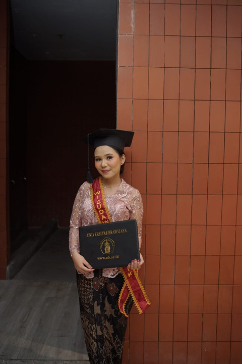 Mahasiswa Lulusan Universitas Brawijaya Tahun 2024, Kristiani Samosir Foto: Dok. Pribadi