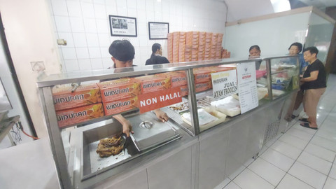 Suasana restoran Ayam Goreng Widuran Solo, Jumat (20/6/2025). Foto: kumparan