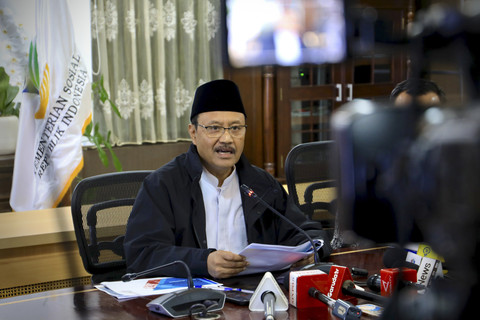Mensos Saifullah Yusuf (Gus Ipul) konferensi pers di Kantor Kemensos, Jakarta, Kamis (19/6/2025). Foto: Dok. Kemensos