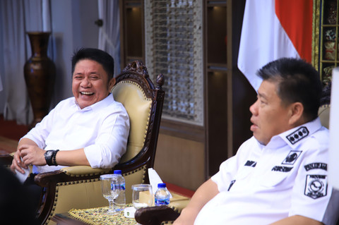 Gubernur Sumsel Herman Deru saat menerima kunjungan Gubernur Babel Hidayat Arsani di Griya Agung Palembang, Rabu (18/6/2025). Foto : Humas Pemprov Sumsel