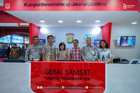 Pemprov DKI melalui Badan Pendapatan Daerah (Bapenda) membuka booth pembayaran Pajak Kendaraan Bermotor (PKB) dan Bea Balik Nama Kendaraan Bermotor (BBNKB) di arena Pekan Raya Jakarta (PRJ) 2025, Anjungan Pemerintah Provinsi DKI Jakarta, Hall C1 – JIEXPO Kemayoran, Jakarta Pusat. Foto: Dok. Istimewa