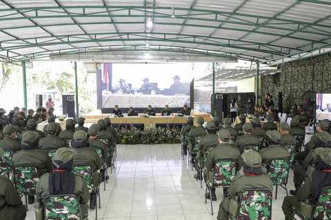 Wamensos Agus Jabo Priyono resmi menutup retret Kepala Sekolah Rakyat di Resimen Arhanud 1/Faletehan Kodam Jaya, Jakarta, Jumat (20/6/2025). Foto: Dok. Kemensos