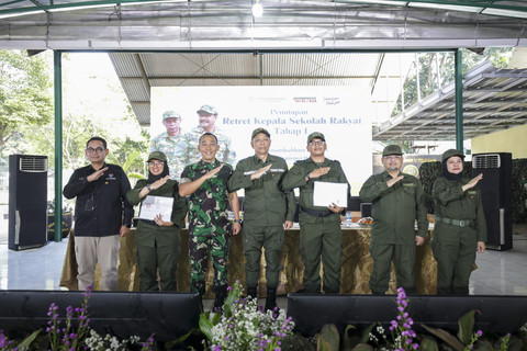 Wamensos Agus Jabo Priyono resmi menutup retret Kepala Sekolah Rakyat di Resimen Arhanud 1/Faletehan Kodam Jaya, Jakarta, Jumat (20/6/2025). Foto: Dok. Kemensos