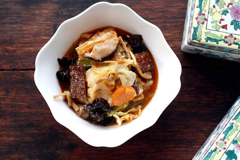 Buah Keluak Ayam. Foto: Shutterstock