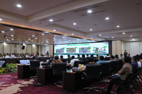 Jaksa Agung ST Burhanuddin memimpin rapat Satgas Penertiban Kawasan Hutan (PKH) di Gedung Utama Kejaksaan Agung, Jakarta, Jumat (13/6). Foto: Dok Kejagung RI