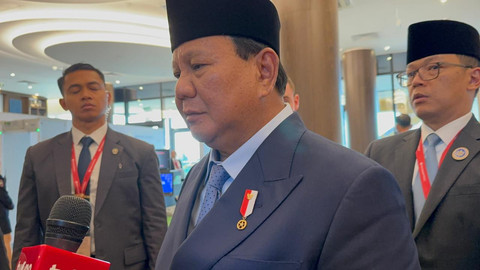Presiden Prabowo Subianto memberikan keterangan pers usai hadiri acara St Petersburg International Economic Forum di Rusia, Jumat (20/6) Foto: Luthfi Humam/kumparan