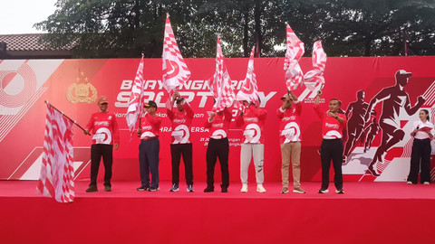 Kapolri Jenderal Listyo Sigit Prabowo, Panglima TNI Jenderal Agus Subiyanto, Jaksa Agung ST Burhanudin, Ketua KPK Setyo Budiyanto, Kepala BNPT Komjen Eddy Hartono, Wamenkum Edward Omar Sharif Hiariej dalam acara Bhayangkara Sportday, Sabtu (21/6). Foto: Thomas Bosco/kumparan