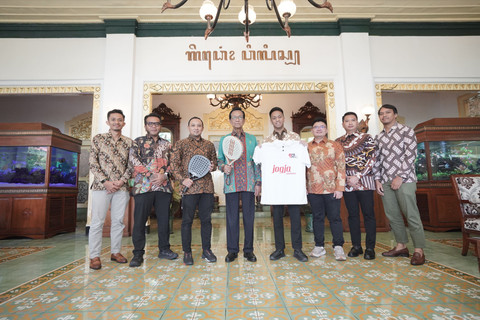 Pengurus Perkumpulan Besar Padel Indonesia (PBPI) DIY setelah melakukan audiensi dengan Gubernur DIY, Sri Sultan HB X. Foto: Dok. Pemda DIY