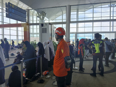 Suasana setelah penumpang diturunkan dari pesawat Saudia SVA5688 di Bandara Kualanamu, Sabtu (21/6/2025). Foto: Dok. kumparan