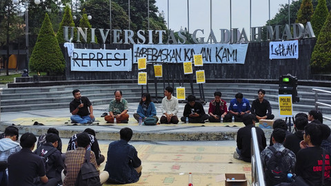 Gerakan Rakyat dan Represifitas Aparat" yang digelar BEM KM UGM di Boulevard UGM, Kabupaten Sleman, DIY, Sabtu (21/6/2025). Foto: Arfiansyah Panji Purnandaru/kumparan