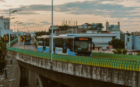 Ilustrasi Cara Naik Transjakarta ke PRJ 2025  Sumber Unsplash/Syahril Fadillah