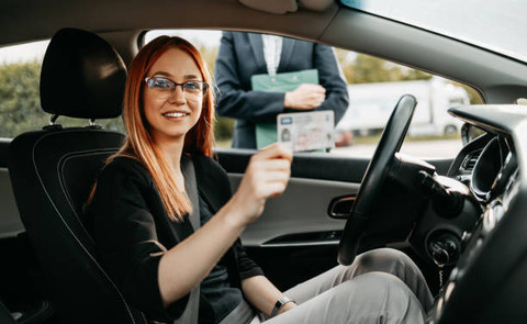 Ilustrasi Syarat Perpanjangan Sim C, Foto: Unsplash/mladenbalinovac.