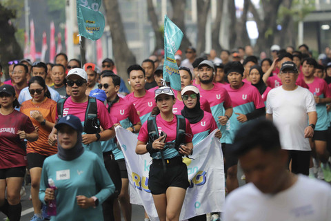 Teman kumparan mengikuti Fun Run di kawasan CFD Jakarta, Minggu (22/6/2025). Foto: Jamal Ramadhan/kumparan