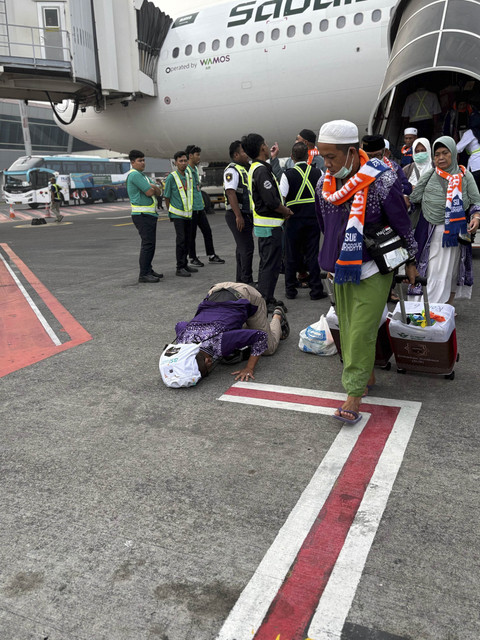 Jemaah haji kloter 33 asal Kabupaten Jemb... </div>
<div class=