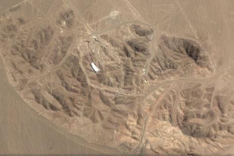 Foto satelit dari Planet Labs PBC ini menunjukkan fasilitas pengayaan uranium Fordo di Iran (1/4/2025). Foto: Planet Labs PBC/viaREUTERS