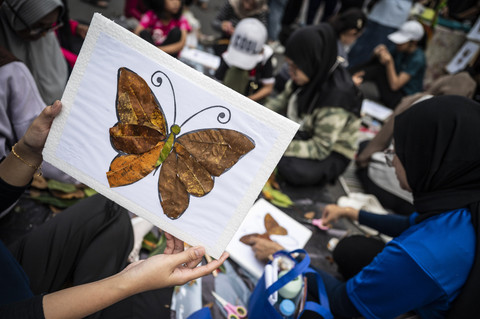 Warga mengikuti lokakarya bertajuk Daunia dari alam untuk Indonesia di Semarang, Jawa Tengah, Minggu (22/6/2025). Foto: Aprillio Akbar/ANTARA FOTO