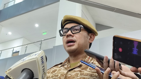 Wakil Menteri Dalam Negeri (Wamendagri) Bima Arya Sugiarto menjawab pertanyaan wartawan di media center IPDN, Jatinangor, Kabupaten Sumedang, pada Minggu (22/6/2025). Foto: Alya Zahra/kumparan