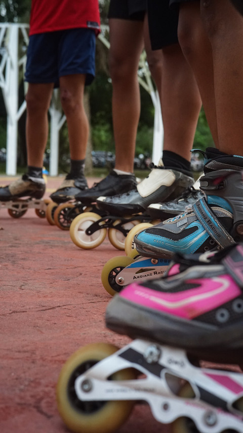 Aktivitas klub rollerblade yang kerap memanfaatkan pelataran Stadion Jakabaring Palembang sebagai tempat berlatih setiap minggu sore, Minggu (22/6) Foto: abp/urban id