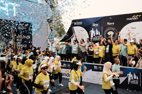Flag off puncak acara Mandiri Jogja Marathon (MJM) 2025 di kawasan heritage Candi Prambanan, Yogyakarta pada Minggu (22/6). Foto: Dok. Bank Mandiri