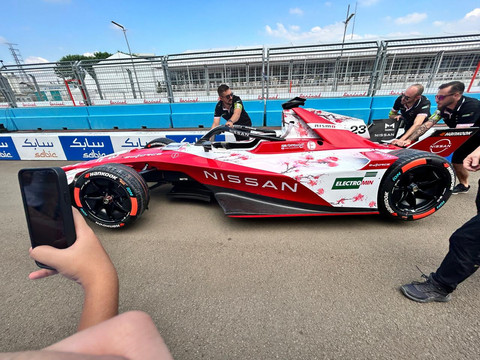 Girls On Track, program Sarinah Jakarta E-Prix 2025 untuk para remaja perempuan penggemar motorsports Formula E. Foto: Judith Aura/kumparan
