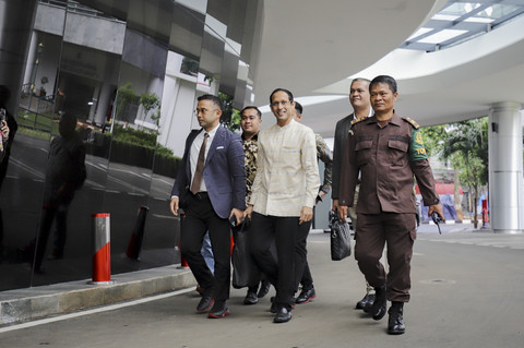 Mantan Mendikbudristek, Nadiem Makarim tiba di Kejagung, Jakarta, Senin (23/6/2025). Foto: Jamal Ramadhan/kumparan