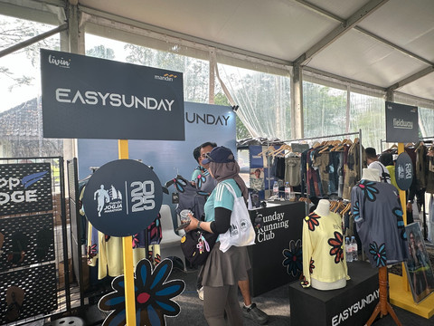 Tenant produk olahraga dari brand lokal di Festival mLaku Lokal MJM 2025. Foto: kumparan