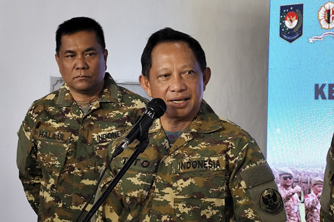Menteri Dalam Negeri (Mendagri) Tito Karnavian menjawab pertanyaan wartawan di Kampus IPDN, Jatinangor, Kabupaten Sumedang, Jawa Barat, Senin (23/6/2025). Foto: Alya Zahra/kumparan