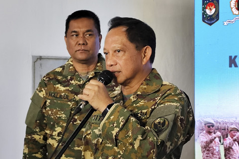 Menteri Dalam Negeri (Mendagri) Tito Karnavian menjawab pertanyaan wartawan di Kampus IPDN, Jatinangor, Kabupaten Sumedang, Jawa Barat, Senin (23/6/2025). Foto: Alya Zahra/kumparan