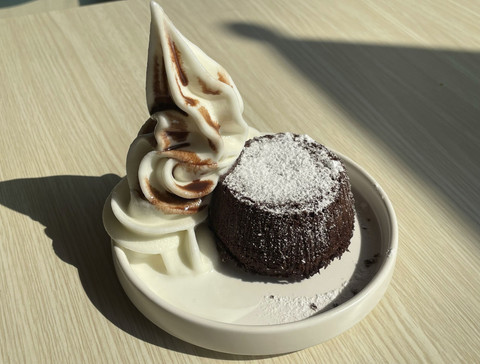 Choco lava cake ala Mecca Fried Chicken. Foto: Salsha Okta Fairuz/kumparan