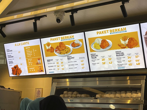 Menu dari Mecca Fried Chicken. Foto: Salsha Okta Fairuz/kumparan
