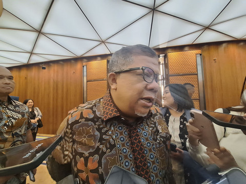 Wakil Menteri Perumahan dan Kawasan Permukiman (PKP) Fahri Hamzah usai acara Peluncuran Indonesia Economic Prospects edisi Juni 2025 dari Bank Dunia di Energy Building, Jakarta Selatan pada Senin (23/6/2025). Foto: Argya D. Maheswara/kumparan