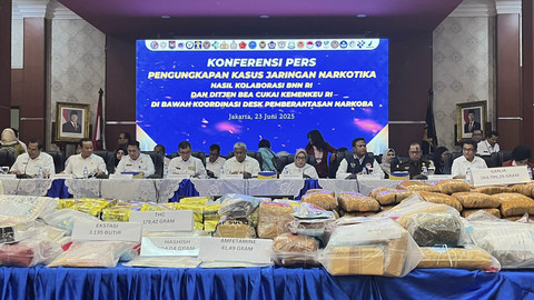 Konferensi pers pengungkapan kasus jaringan narkotika oleh BNN RI dan Ditjen Bea Cukai Kemenkeu RI di Kantor Pusat Bea Cukai, Jakarta Timur, Senin (23/6/2025). Foto: Nasywa Athifah/kumparan