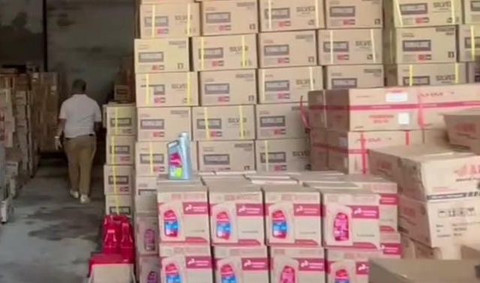 Sebuah gudang yang diduga tempat penyimpanan oli palsu di Kabupaten Kubu Raya. Foto: Istimewa