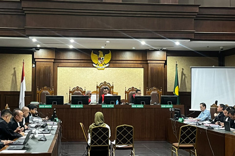 Sidang pemeriksaan ahli kasus importasi gula di Kementerian Perdagangan tahun 2015-2016 dengan terdakwa eks Menteri Perdagangan Thomas Trikasih Lembong di Pengadilan Tipikor Jakarta, Senin (23/6/2025). Foto: Rayyan Farhansyah/kumparan