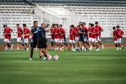 Pemain Timnas Indonesia U-23 mengikuti sesi latihan di Stadion Madya, Komplek GBK, Senayan, Jakarta, Senin (23/6/2025). Foto: Bayu Pratama S/ANTARA FOTO