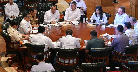 Presiden Prabowo Subianto memanggil Menteri Koordinator Bidang Politik dan Keamanan, Budi Gunawan beserta para menteri dan pejabat di bawah koordinasi Menko Polkam di Hambalang, Kabupaten Bogor, Jawa Barat, Senin (23/6/2025). Foto: Instagram/ @sekretariat.kabinet