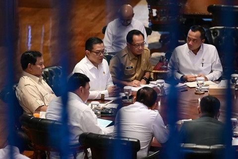Presiden Prabowo Subianto memanggil Menteri Koordinator Bidang Politik dan Keamanan, Budi Gunawan beserta para menteri dan pejabat di bawah koordinasi Menko Polkam di Hambalang, Kabupaten Bogor, Jawa Barat, Senin (23/6/2025). Foto: Instagram/ @sekretariat.kabinet